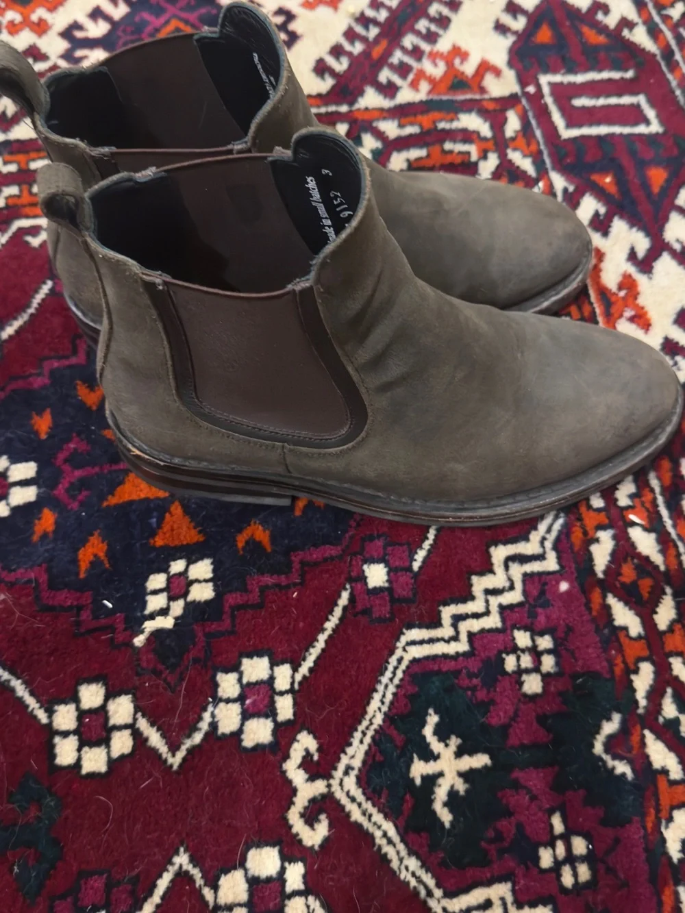 Men's Suede Chelsea Boots - Olive Green